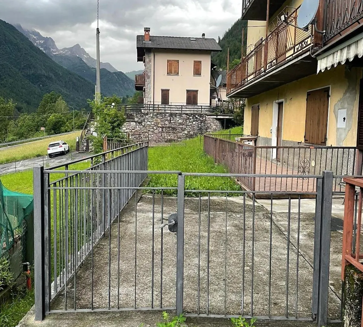 Mountain Getaway Panoramic View Villa Gromo 0*,  Italy